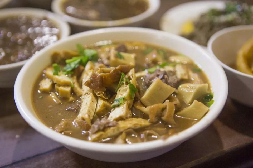 在寒冷的冬季运动时应该注意什么,在寒冷的地方冬天如何御寒