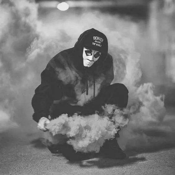 半个娱乐圈都爱的SMFK时尚战袍，和易烊千玺、潘玮柏穿情侣装啦！