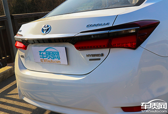 卡罗拉双擎旗舰版空间坐人实测,沉浸式体验卡罗拉双擎2017款