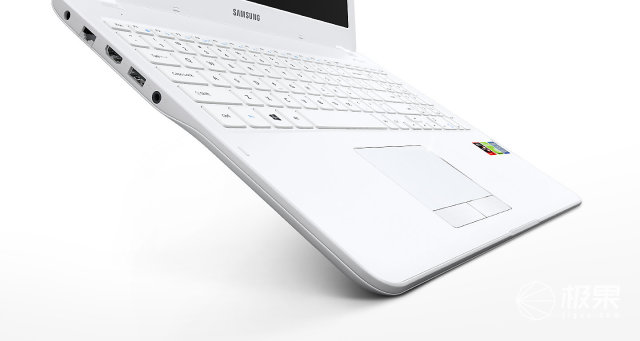 直接在笔记本上看3D电影！三星首款裸眼3D本发布，或将引领风潮？