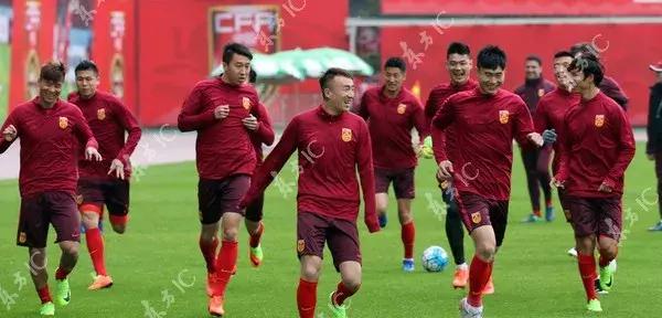 95后征战东亚杯！请踏实踢球，别再让中国足球没戏了