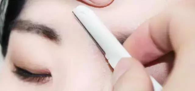 烟熏妆应该怎么化妆才好看,化妆教程烟熏妆蓝色黑色白色