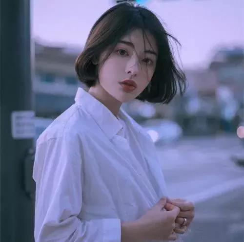 圆脸妹短发显瘦发型设计,圆脸适合什么发型减龄又显瘦