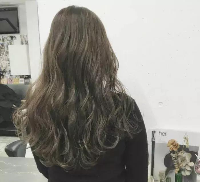 圆脸妹短发显瘦发型设计,圆脸适合什么发型减龄又显瘦