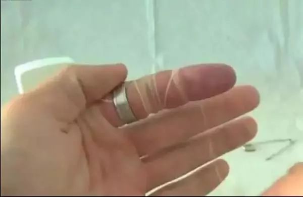 开口戒指断了怎么缠,戒指上缠的线怎么弄断