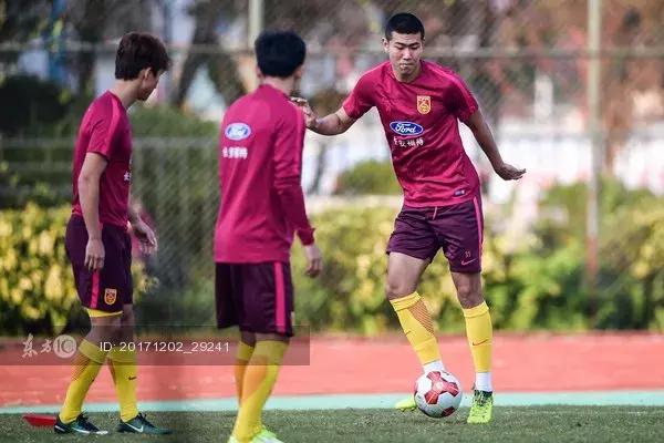 95后征战东亚杯!请踏实踢球,别再让中国足球没戏了