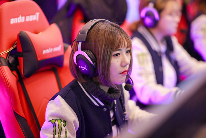 佳能85mmf1.4镜头推荐,佳能85f1.2人像镜头测评