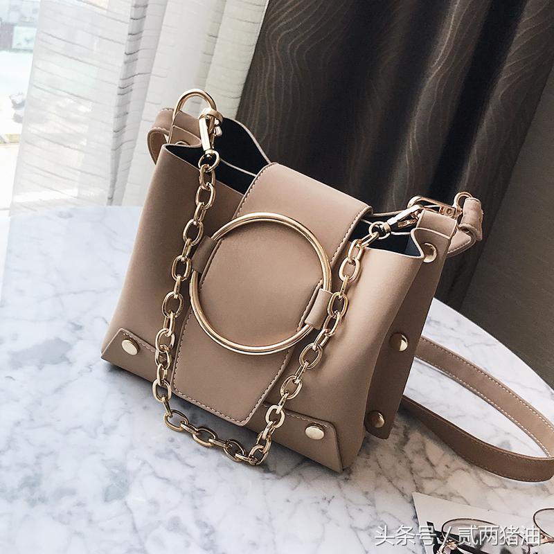 新年除了买新衣服之外，包包也不能缺少！想省钱当然选择逛淘宝啦