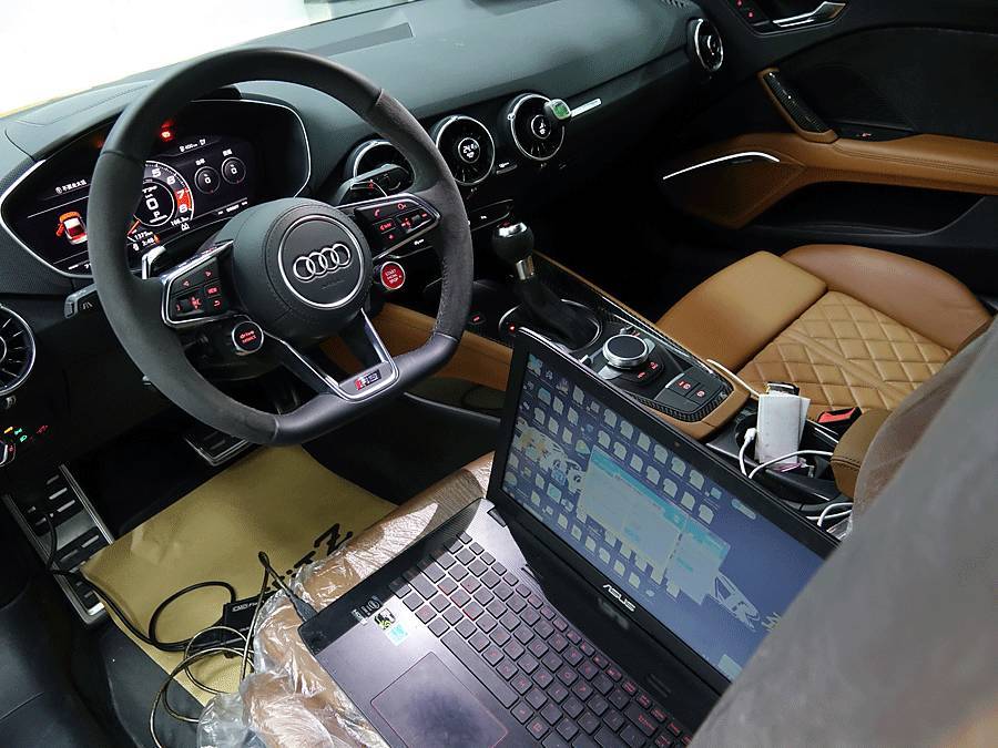 奥迪小跑车ttrs,奥迪tt迷你小轿跑