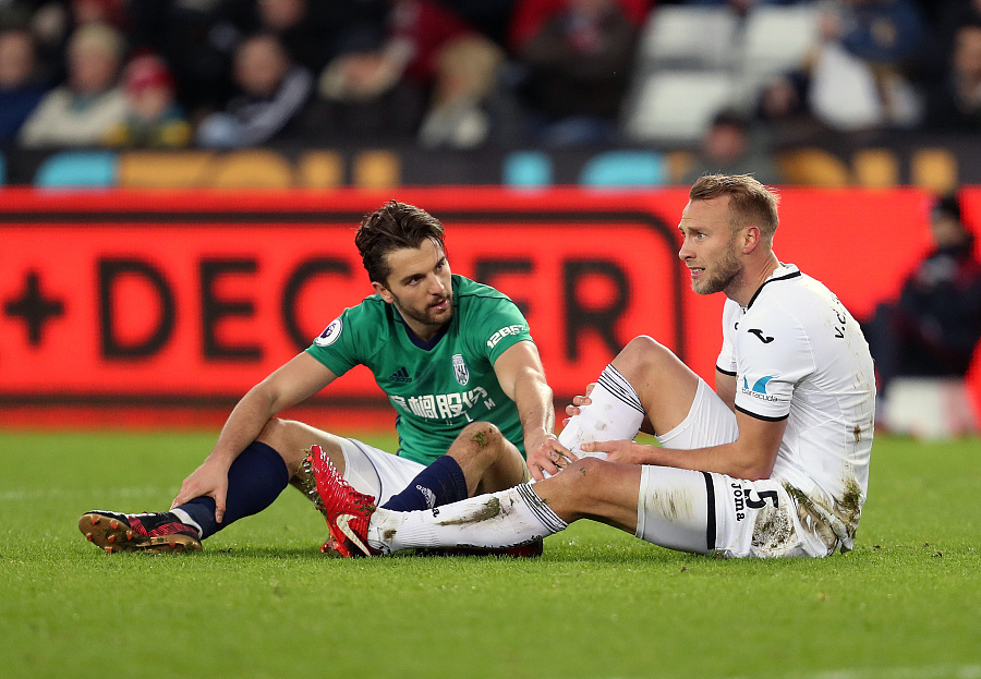 西布朗点球大战惜败,西布朗vs狼队比赛为何中断