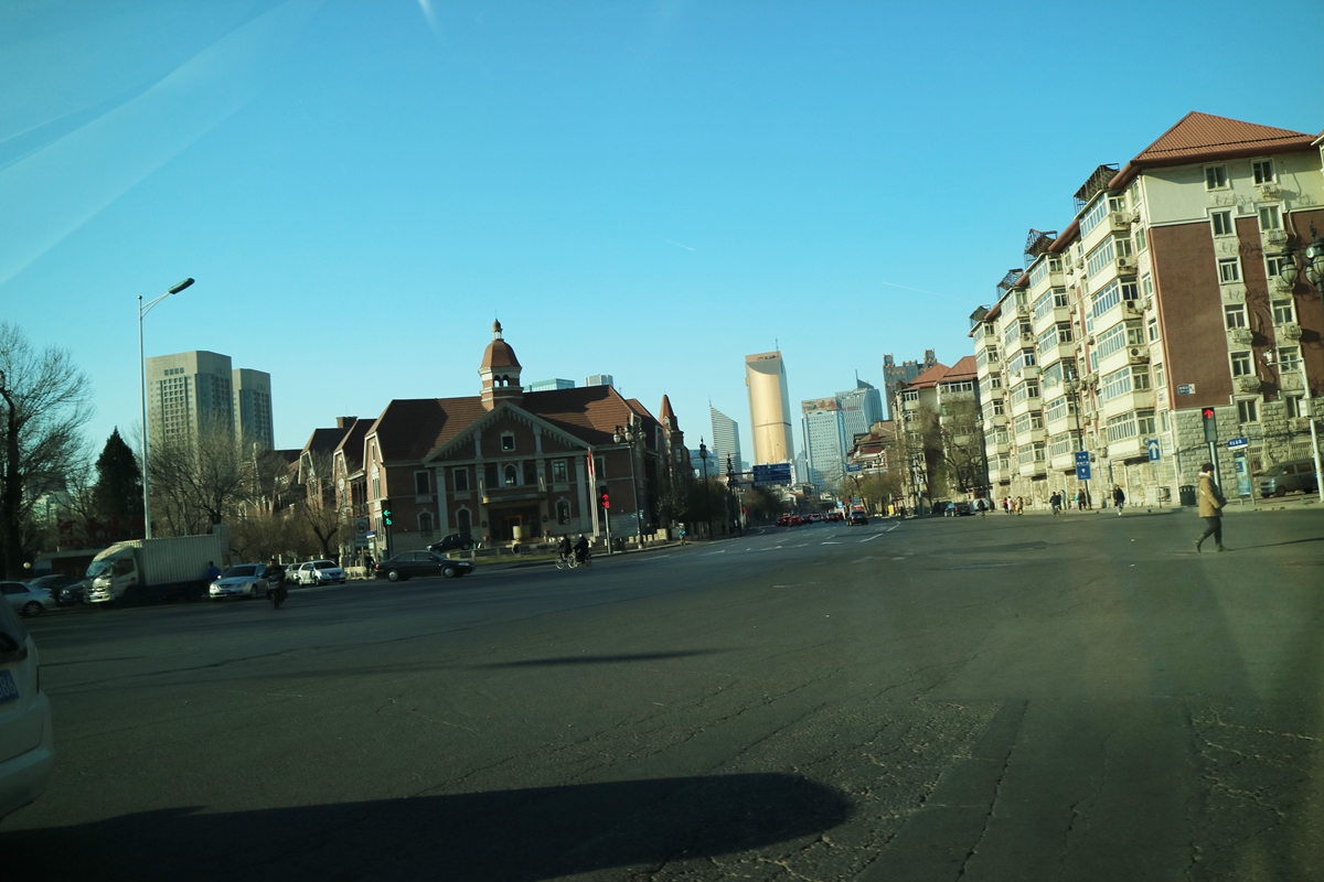 盘点雪天路滑摔倒爆笑场面,自驾游雪地上遇到突发事件