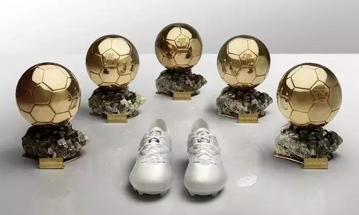 梅西和c罗的黄金战靴,纪念c罗五次金球奖推出的球鞋