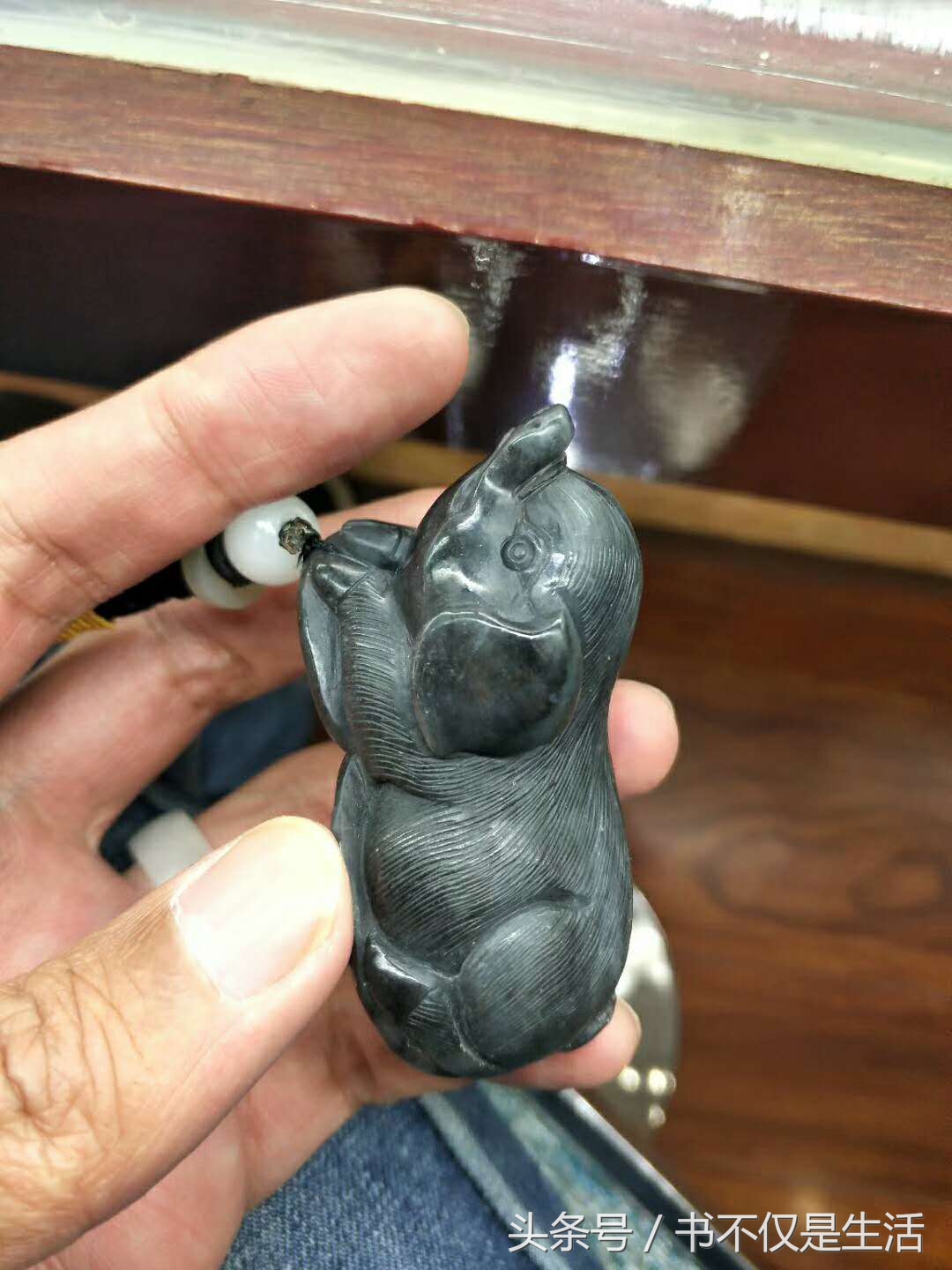 和田玉青花籽料原石摆件市场价格,珍藏级和田玉青花籽料山水画原石