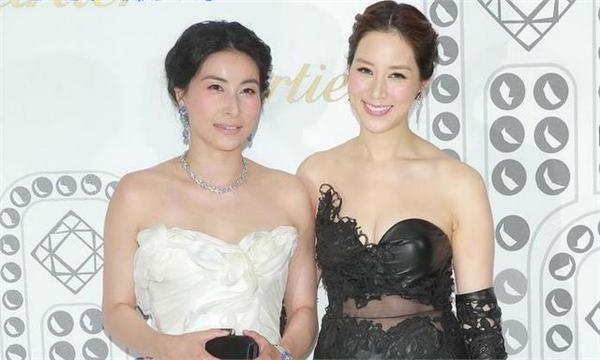 两位千亿阔太的差距：钻戒豪车pk20元地摊货