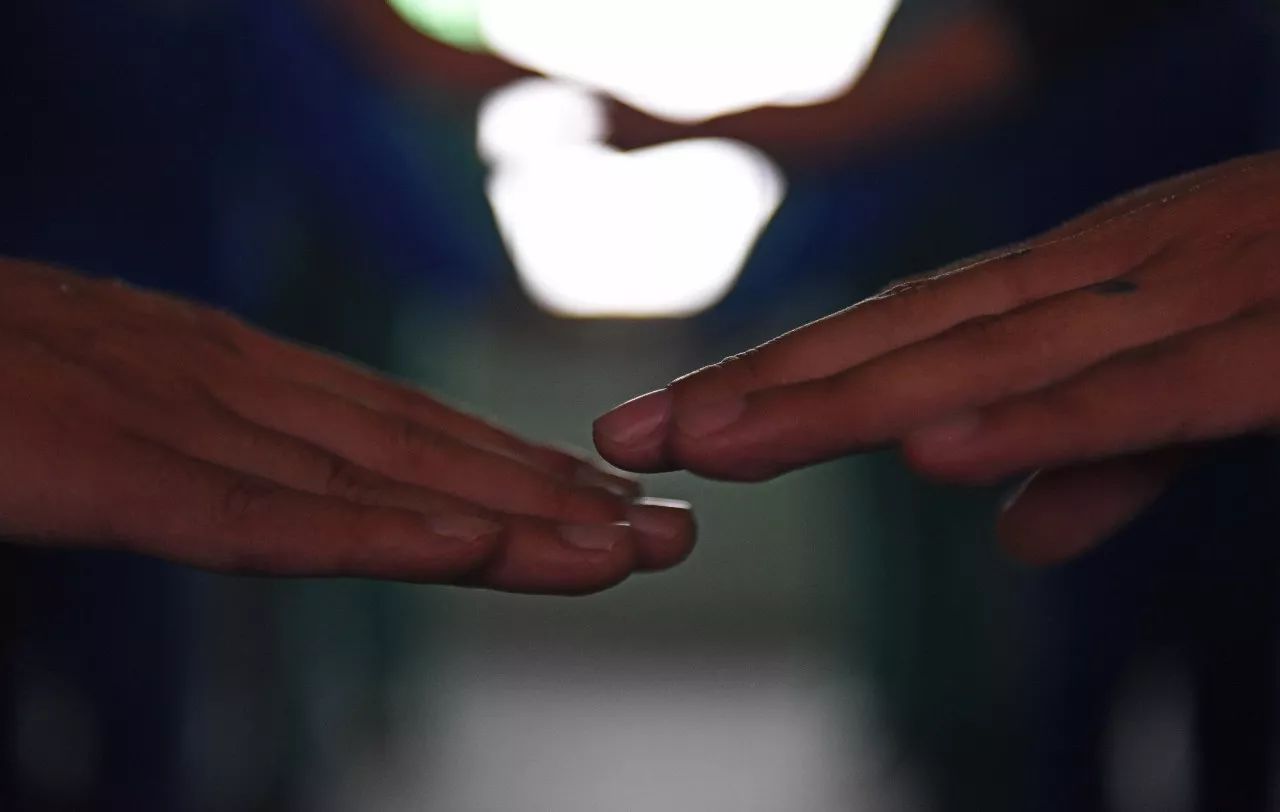 记者采访93岁艾滋病患者,记者采访艾滋病视频