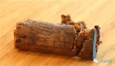 红酒漏液如何继续存放,红酒瓶口有漏液能喝吗