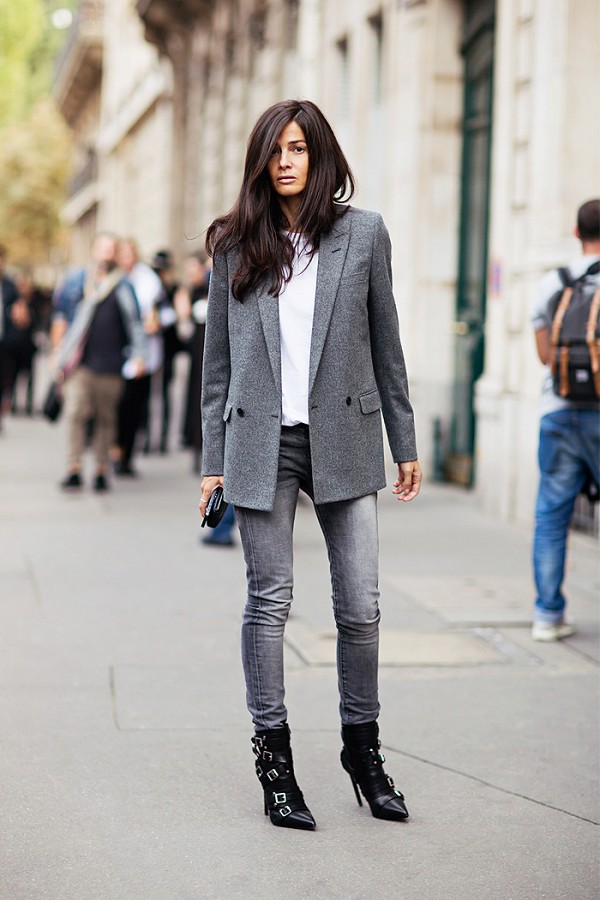 奶茶色短靴和复古蓝牛仔裤搭配吗,直筒牛仔裤搭配马丁短靴