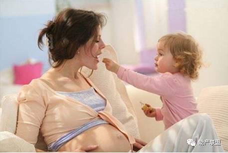 孕晚期胎儿迟迟不肯发动怎么办,孕晚期发动前兆视频