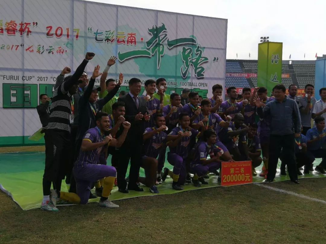 芒市公安局圆满完成“2017年‘七彩云南一带一路’国际足球公开赛”安保工作