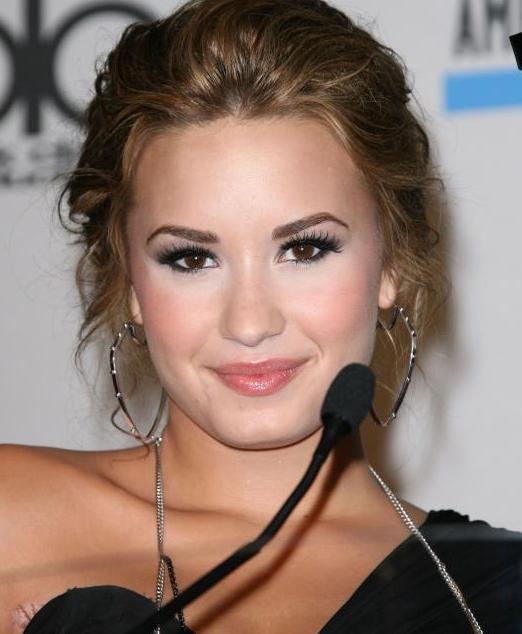 粉底没选对,粉底没选对色号太白像浮粉