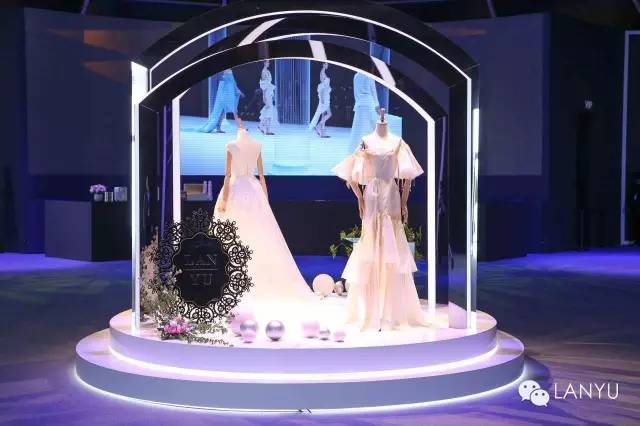 兰玉婚纱秀视频,兰玉婚纱走秀