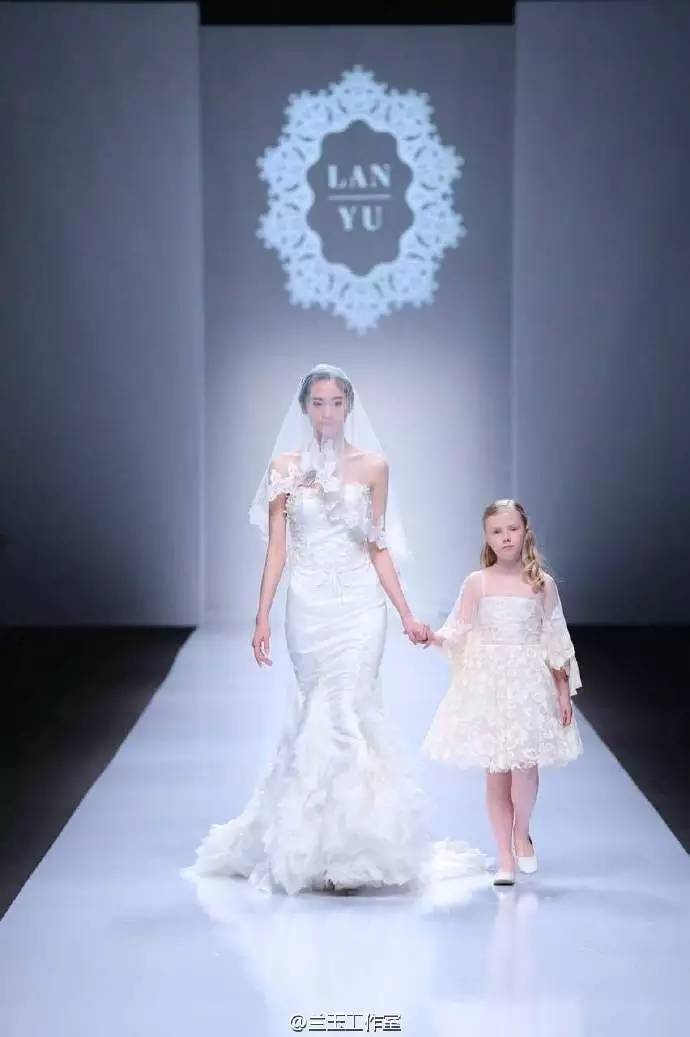 兰玉婚纱秀视频,兰玉婚纱走秀