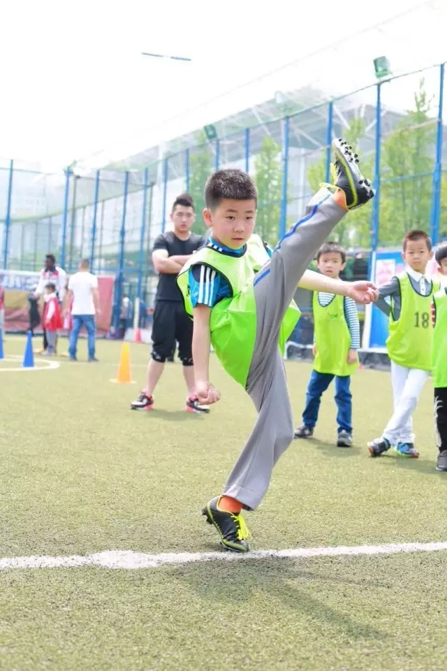 亲子足球如何开展,足球公益课亲子