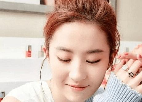 激素脸干燥起皮能用纯露补水吗,脸部发红敏感起皮用什么保湿