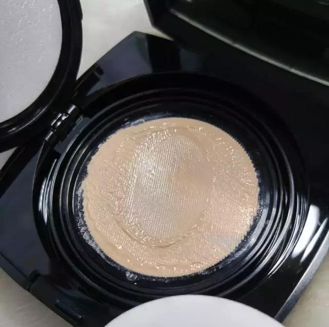 一款轻松拥有完美底妆气垫,可以搞定底妆的气垫