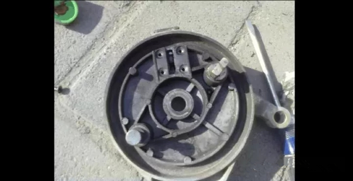 电动车后轮锁拆卸教程,绿源电动车刹车锁怎么解