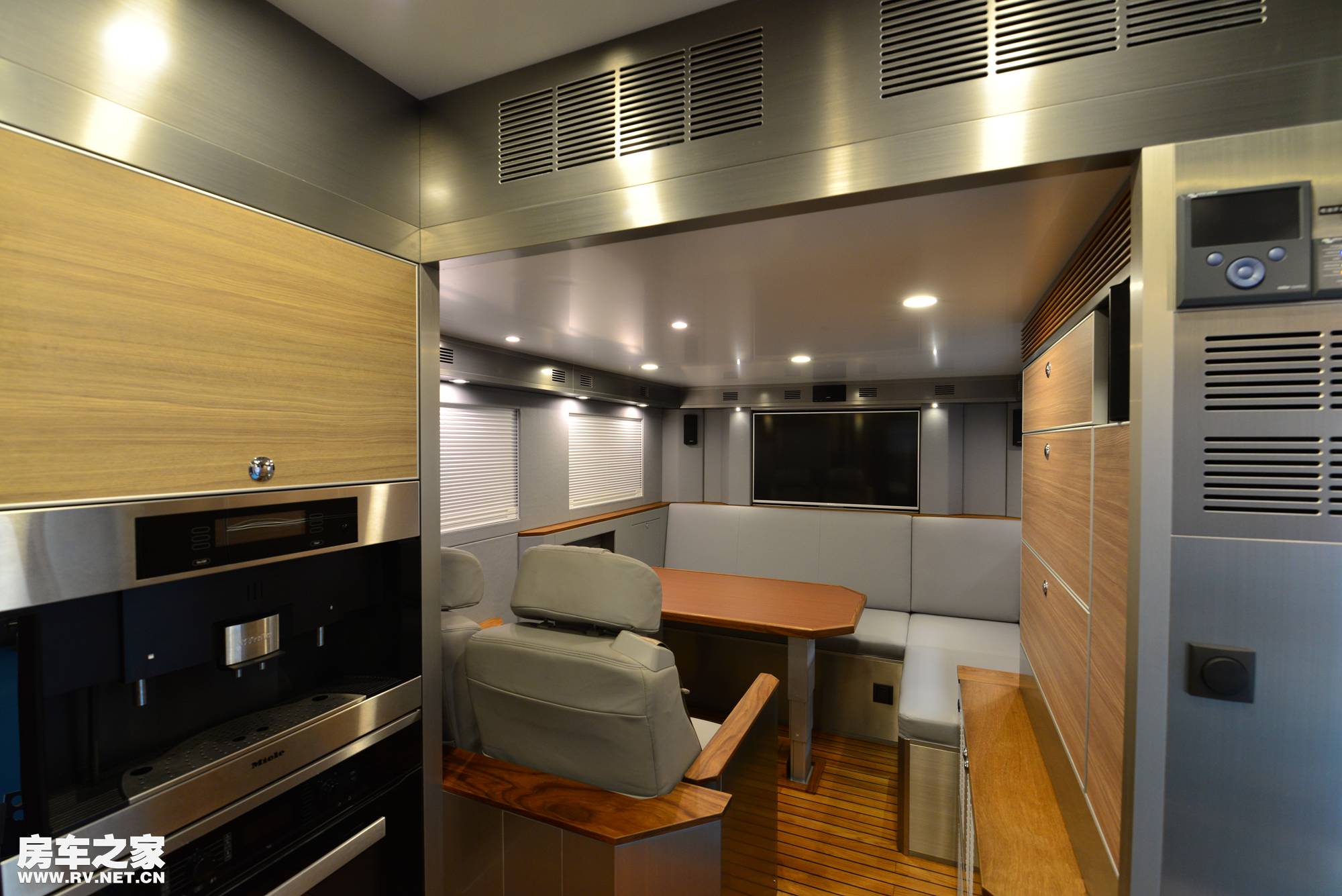 阿莫迪罗6x6征服者越野房车 (阿莫迪罗征服者8x8越野房车自驾游)