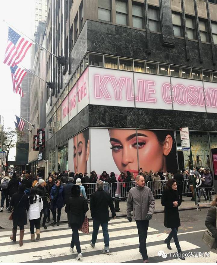 Riri,贝嫂和Gigi都开起了彩妆铺，好卖到让大牌都眼红！