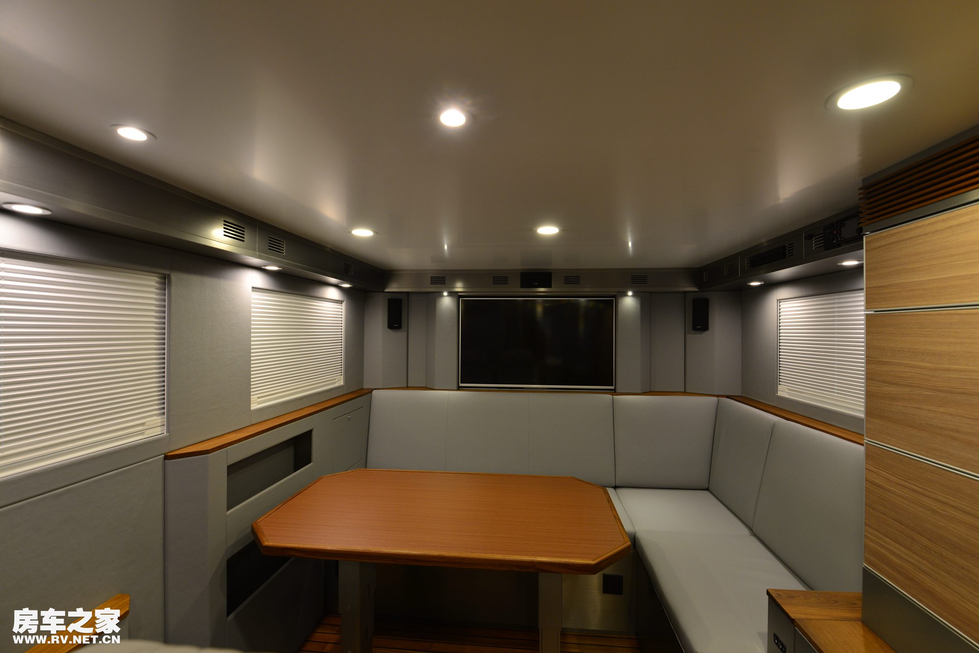 阿莫迪罗6x6征服者越野房车 (阿莫迪罗征服者8x8越野房车自驾游)