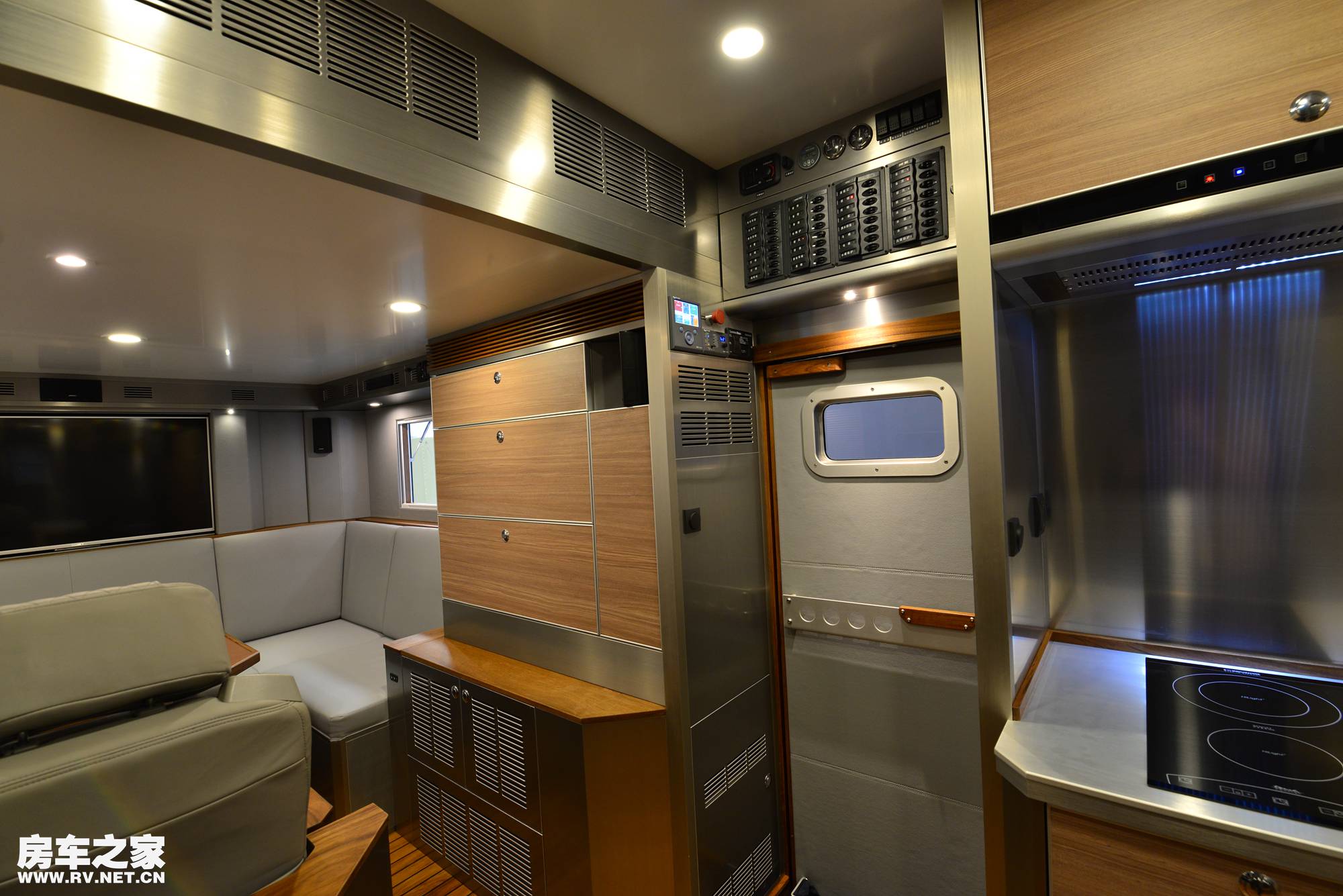 阿莫迪罗6x6征服者越野房车 (阿莫迪罗征服者8x8越野房车自驾游)