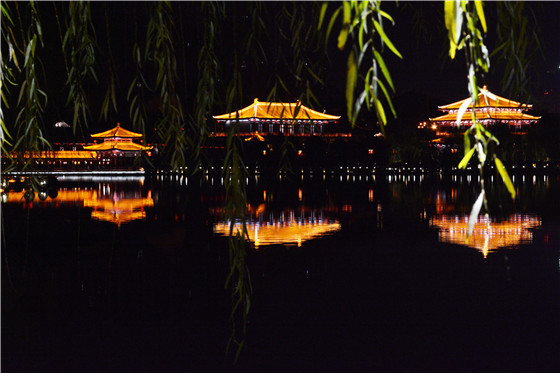 坐着高铁去西安，逛吃逛吃逛吃……