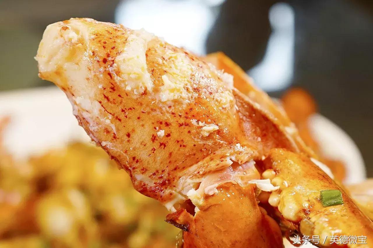 椰林6号海鲜码头，卖龙虾，这个价格很新鲜！