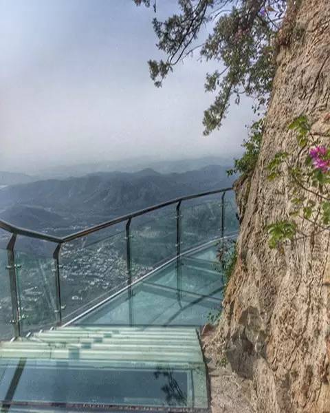 特别恐怖的玻璃栈道,中国最恐怖的栈道排名前十