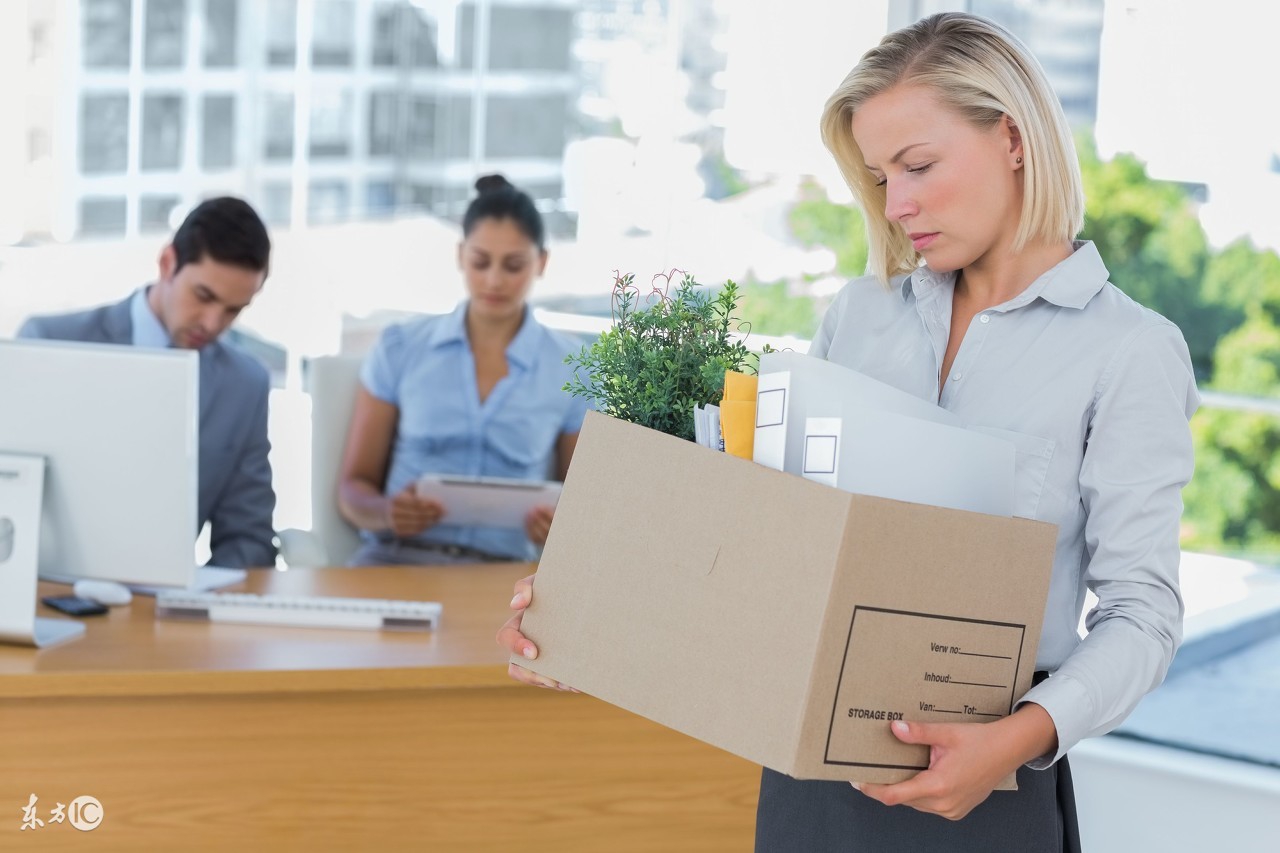 公司以没有提交离职证明为由辞退,公司未开具离职证明赔偿案例