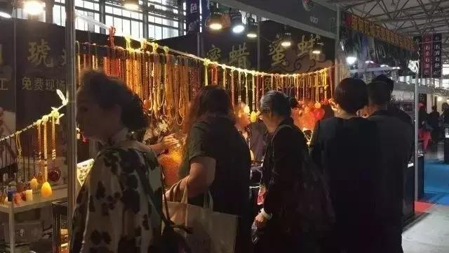 蜜蜡琥珀是真的假的,假琥珀蜜蜡用什么做的