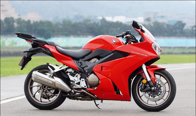 本田v4发动机视频,摩托车v4和直四引擎的区别