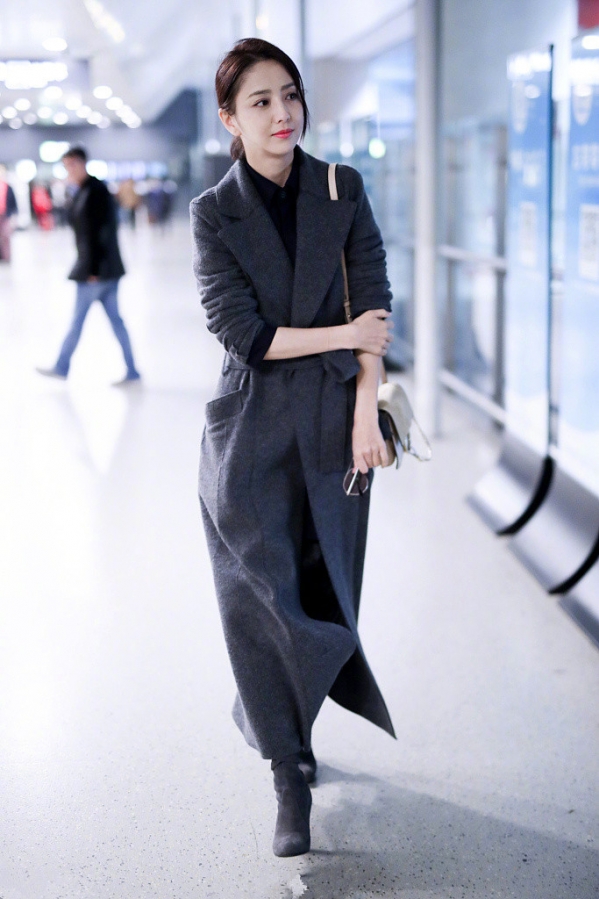 佟丽娅红色深礼服,佟丽娅红色斜肩礼服典雅