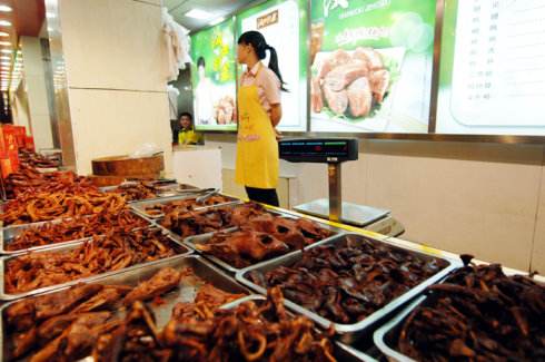 鸭脖子或再掀“华中战役”：久久丫3.5亿武汉建厂直逼周黑鸭老巢