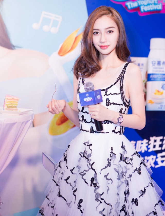 baby乔装现身,baby出席活动遭围堵