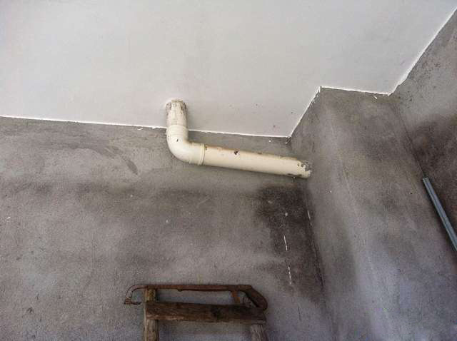 楼顶水管堵了被水泥堵塞怎么办,楼顶下水管堵塞