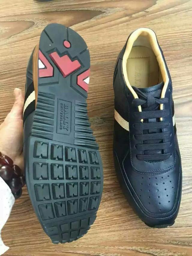 普拉达和迪奥谁好,普拉达与普瑞达一样吗