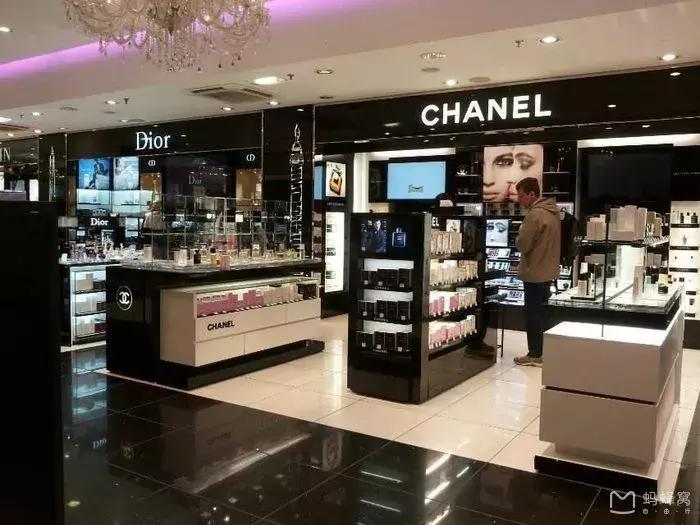 机场免税店什么东西最值得买,机场免税店的东西便宜吗