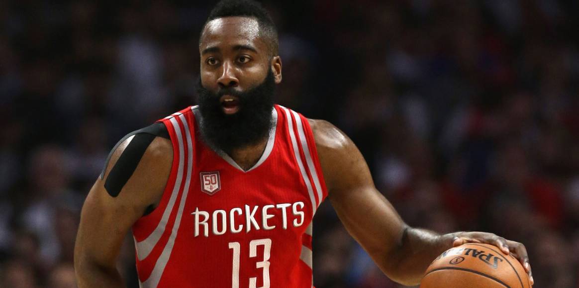 哈登胯下过人几乎没有人能防得住,哈登的过人招牌动作