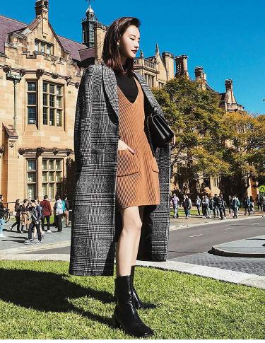 穿彩格大衣，不做佛系中年人