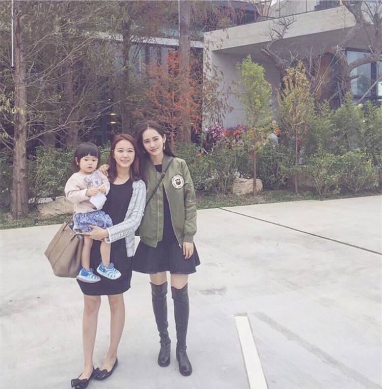 余文乐晒和老婆剪影照,余文乐晒夫妻旧合影