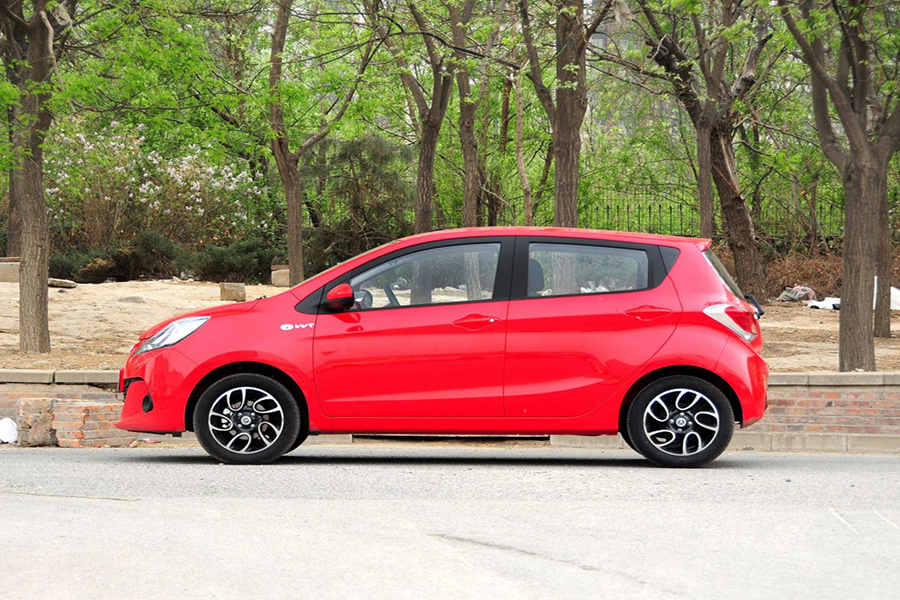 小灵精怪，它绝对是刚毕业90后买车的首选